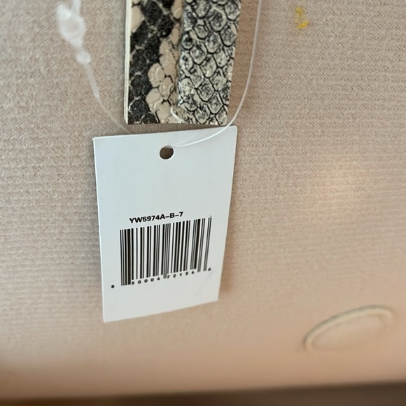 New! Tassel Dome Handbag - Picture 10 of 11